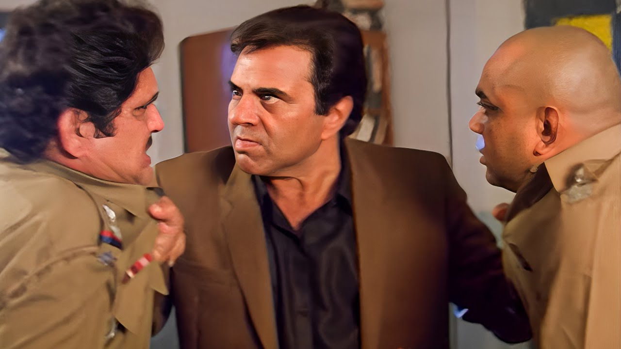 तुमने अपनी इस वर्दी की इज्ज़त को खाक में मिला दिया है। Best Scene | Juaari Movie