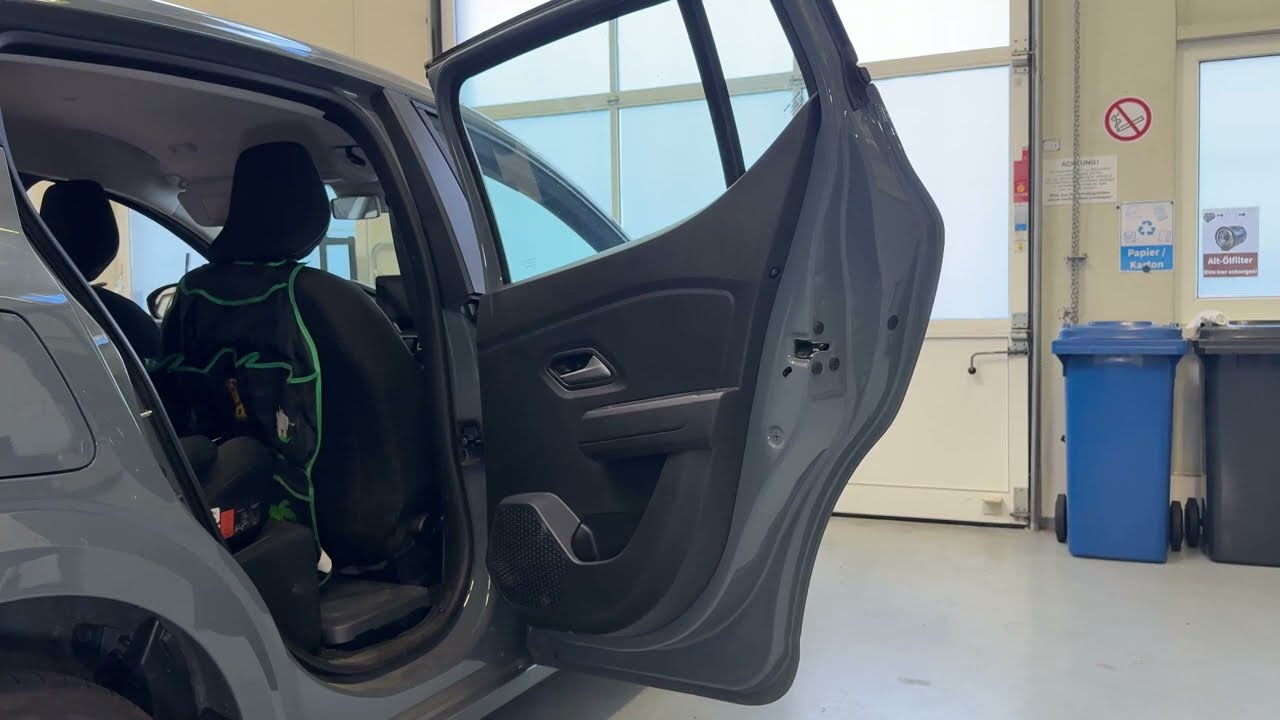 Dacia Sandero 2024 Door panel removal