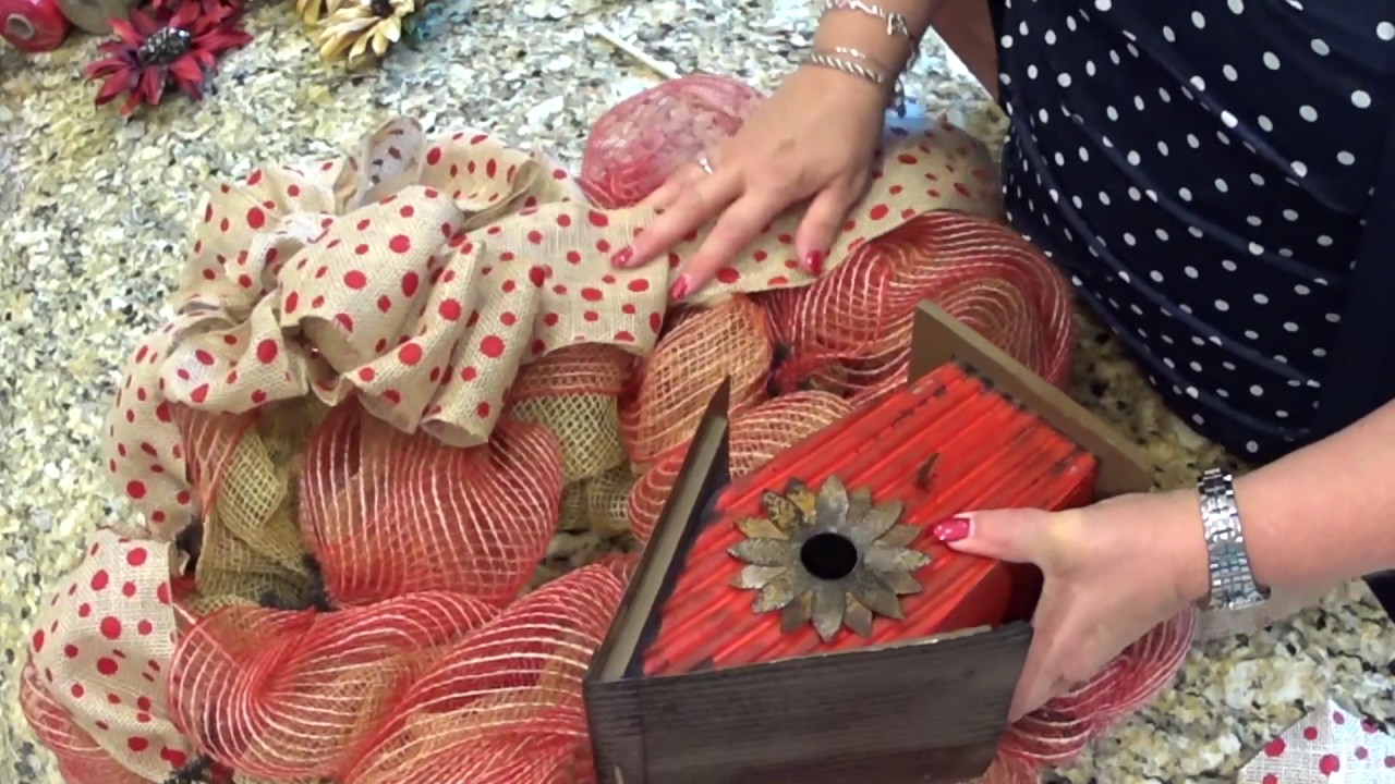 Deco Mesh and Birdhouse Wreath Tutorial