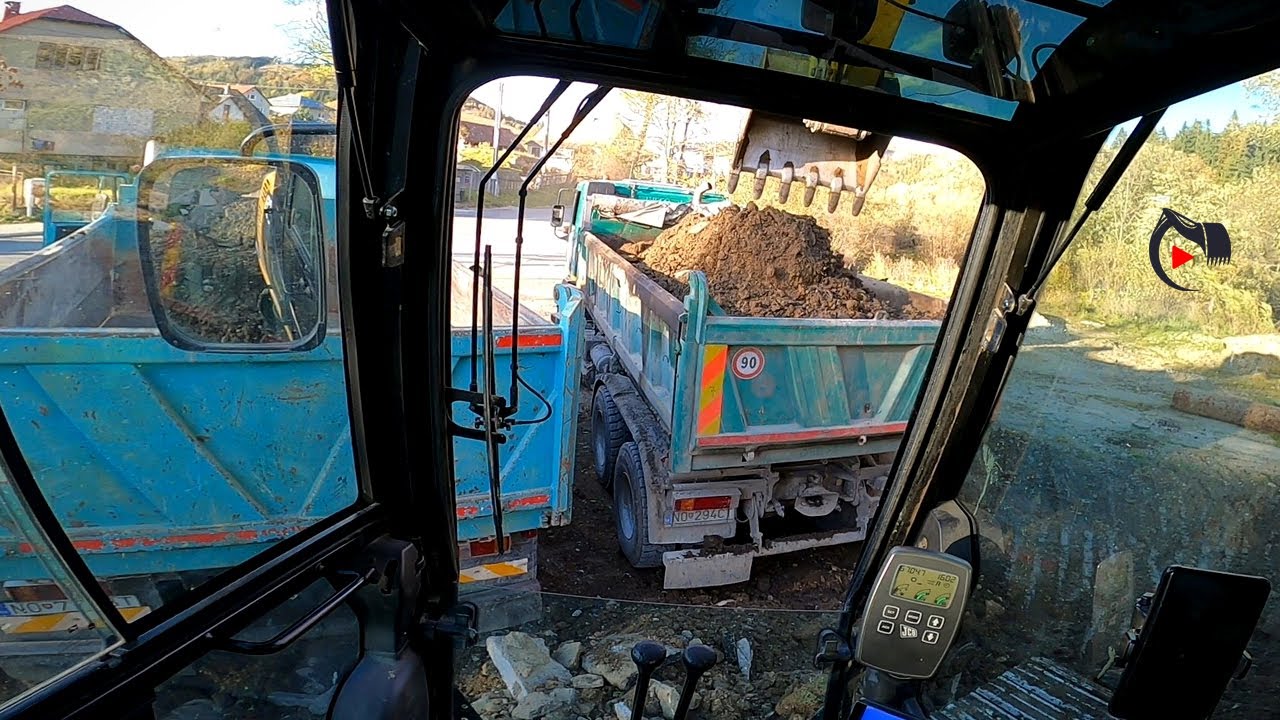 Nakladanie zeminy | JCB JS130 crawler excavator | Head view
