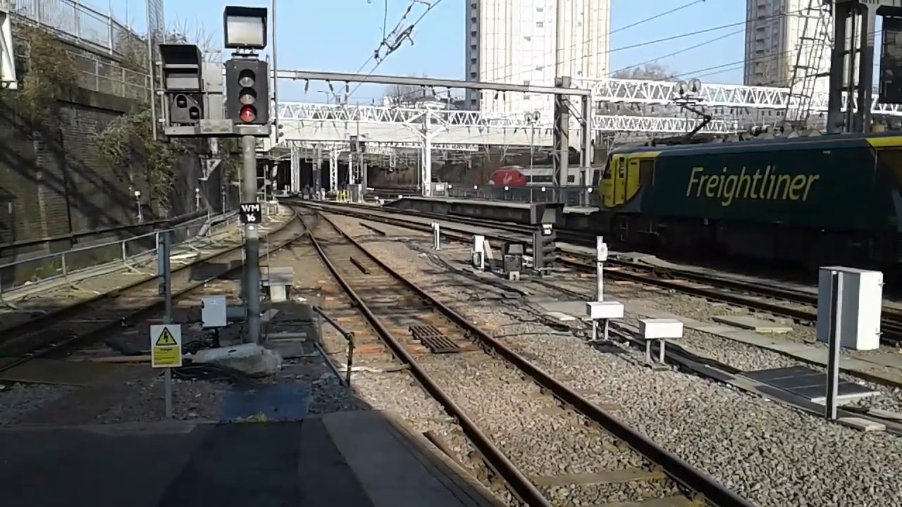 Trains at: London Euston, WCML, 23/02/19