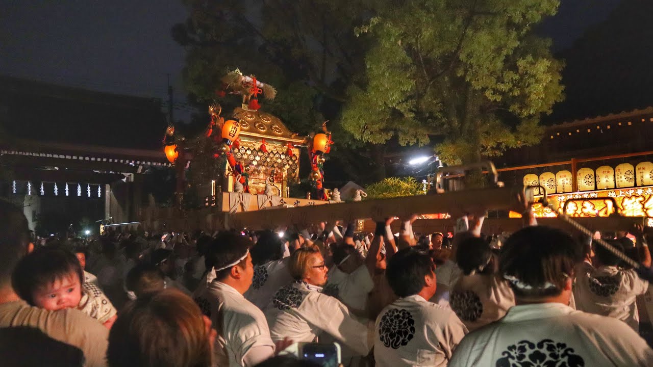 令和5年　京都府京都市上京区　御霊神社(上御霊神社)    御霊祭　還幸祭　今出川口　神輿　還御　差し上げ、拝殿上げ。