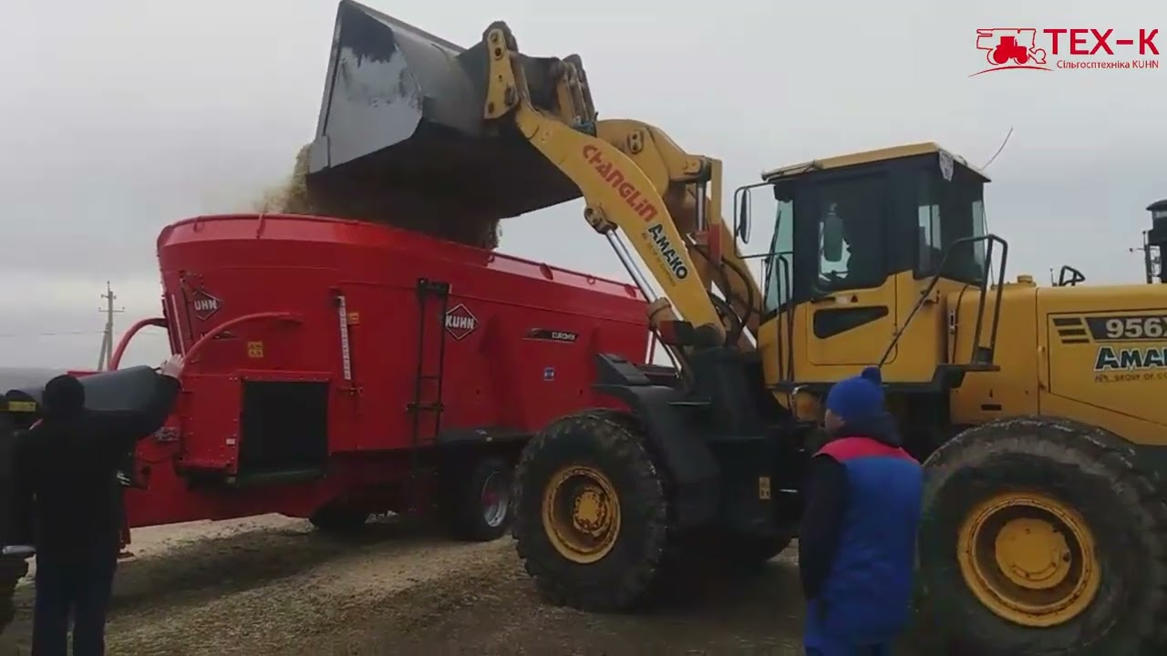 Кормозмішувач KUHN Euromix 39.3 CL у роботі — 39 м³ ефективного змішування