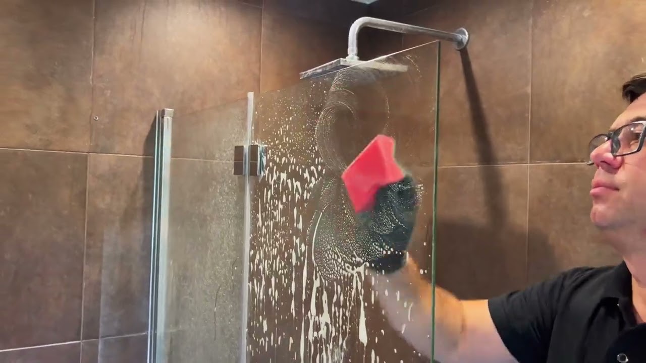 NANOBAUER&reg; SHOWER CLEANER - produkt do usuwania osad&oacute;w z kamienia