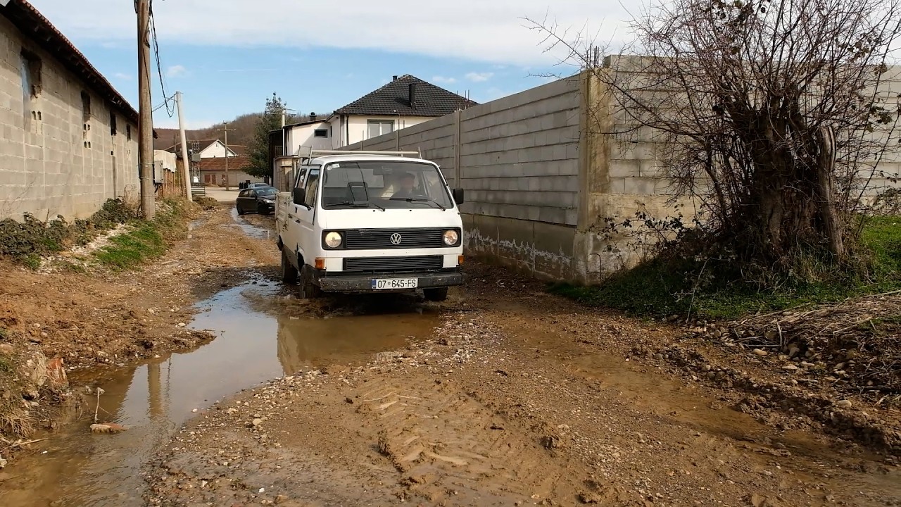 Infrastrukturë e dobët rrugore në fshatin Rracaj, ankohet komuniteti