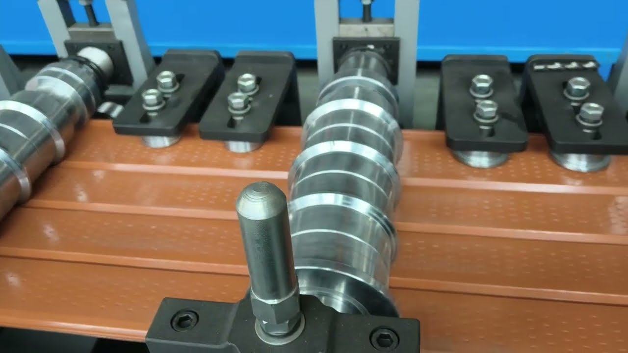Soffit Roll Former With Rotary Punching 3T Hydraulic Decoiler Soffit panel wall cladding machine