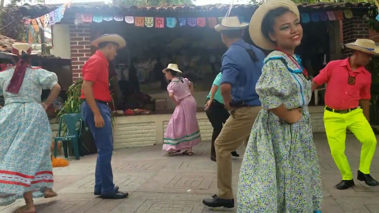 sombrerito de tenancingo  en la actividad de sus fiestas patronales en panchimalco