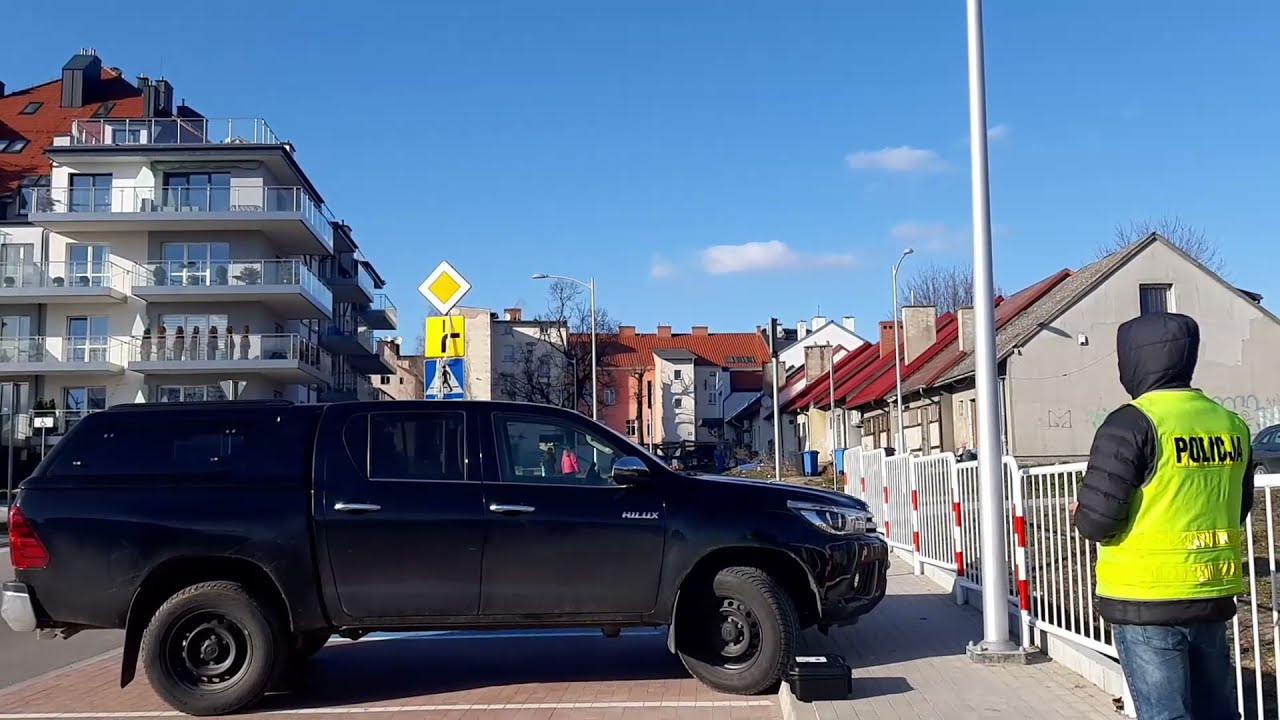 Policyjny dron przypomina o obowiązku zakrywania ust i nosa