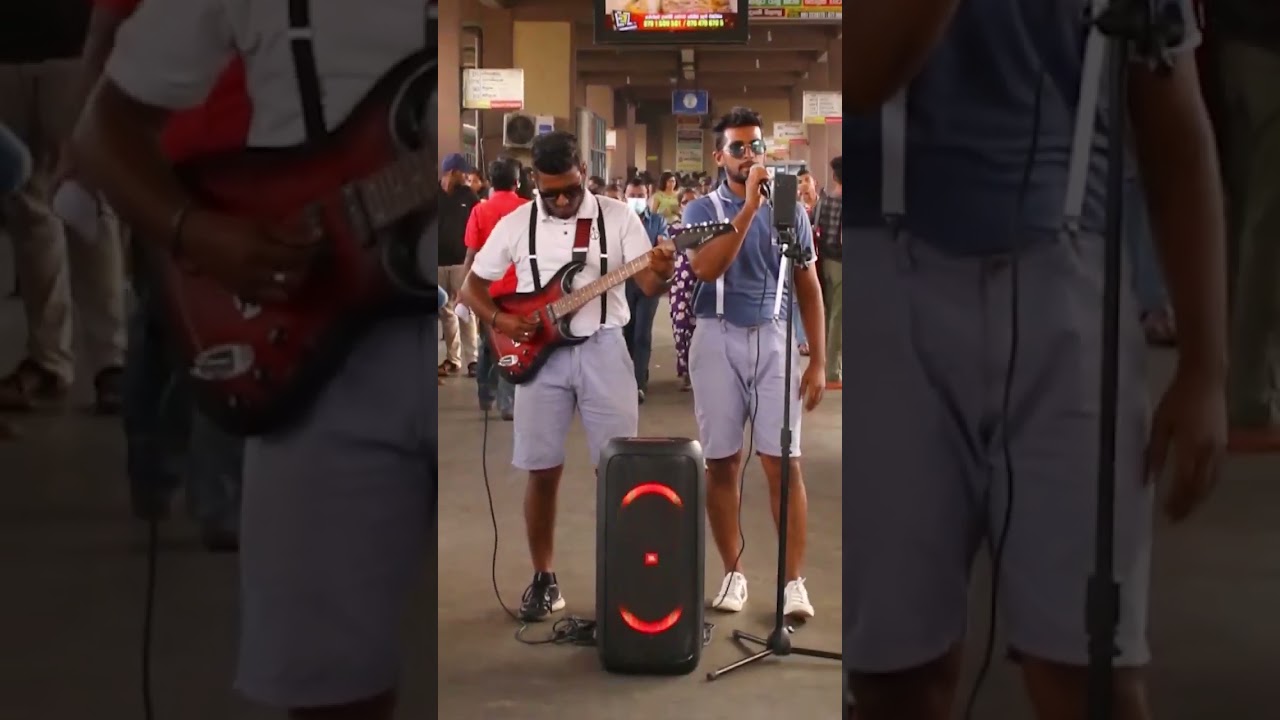 Singing prank 🎤🎸🎵 🔊🤣 #trafficmic#singingprank #streetmusic