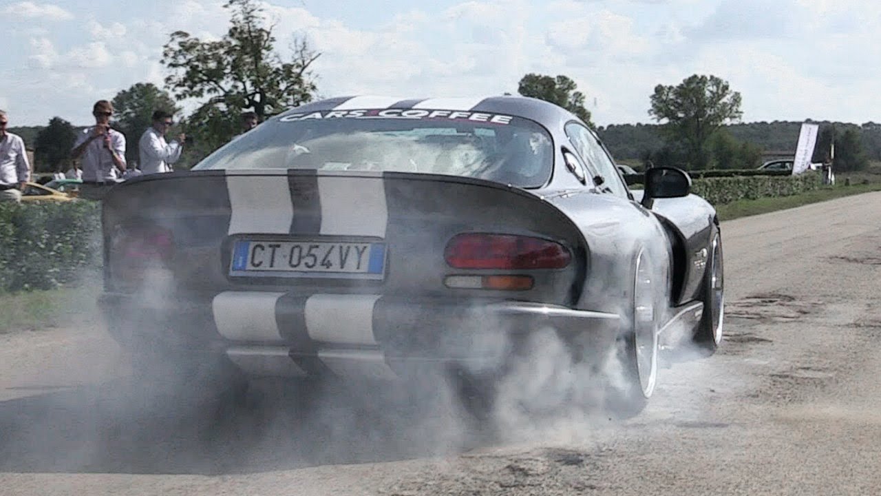2 x Dodge Viper GTS LOUD Exhaust Sounds - Rev Battle, Burnouts & Acceleration