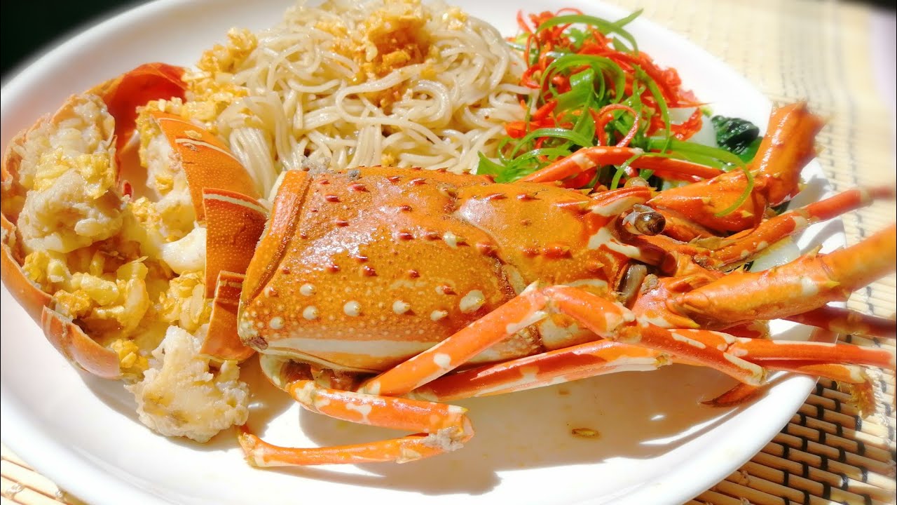 Homecooked Lobster Noodle with Fragrant Garlic Oil / 家煮蒜香龙虾面