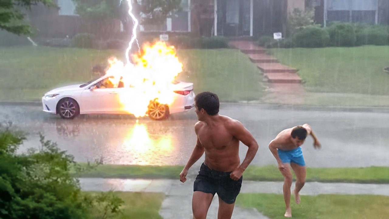 Incredible Lightning Strikes Caught on Camera