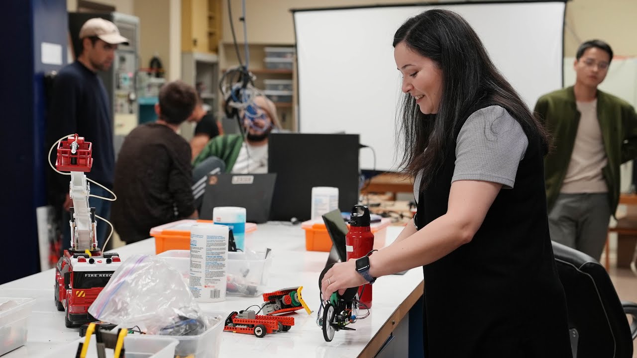 Inside the Classroom: ME207 Mechanical Engineering Laboratory Three