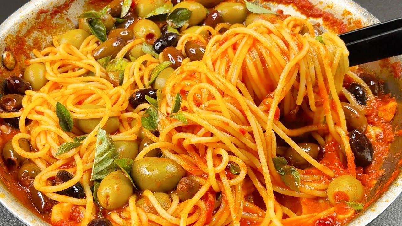 Meine Familie liebt diese Pasta Puttanesca! Minimale Zutaten! Zwei unglaublich leckere Rezepte