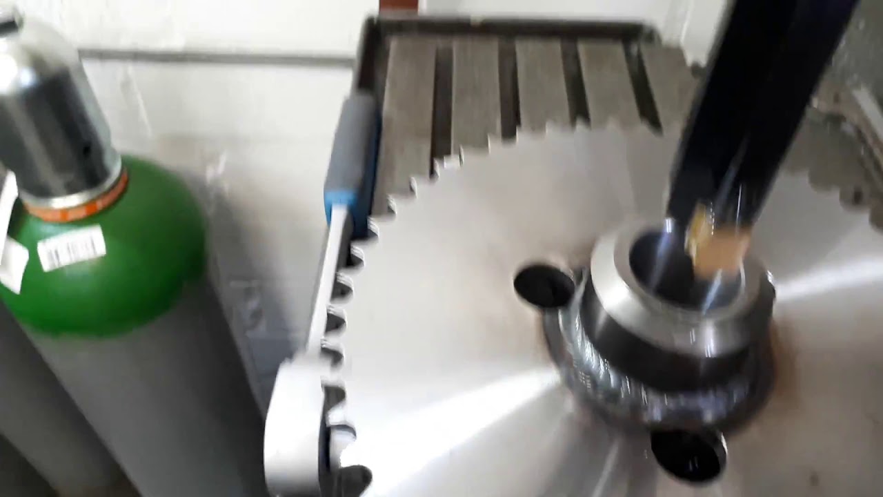 Nuten Sto&szlig;en mit VHM Platten und dem Sto&szlig;kopf auf der Deckel FP1. Shaping a Metric Internal Keyway-