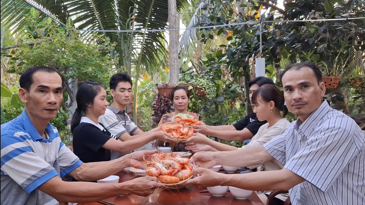 Năm Chung Về Bất Ngờ Đem Món Quà  Cho Anh Chị ! |BĐMV&Family