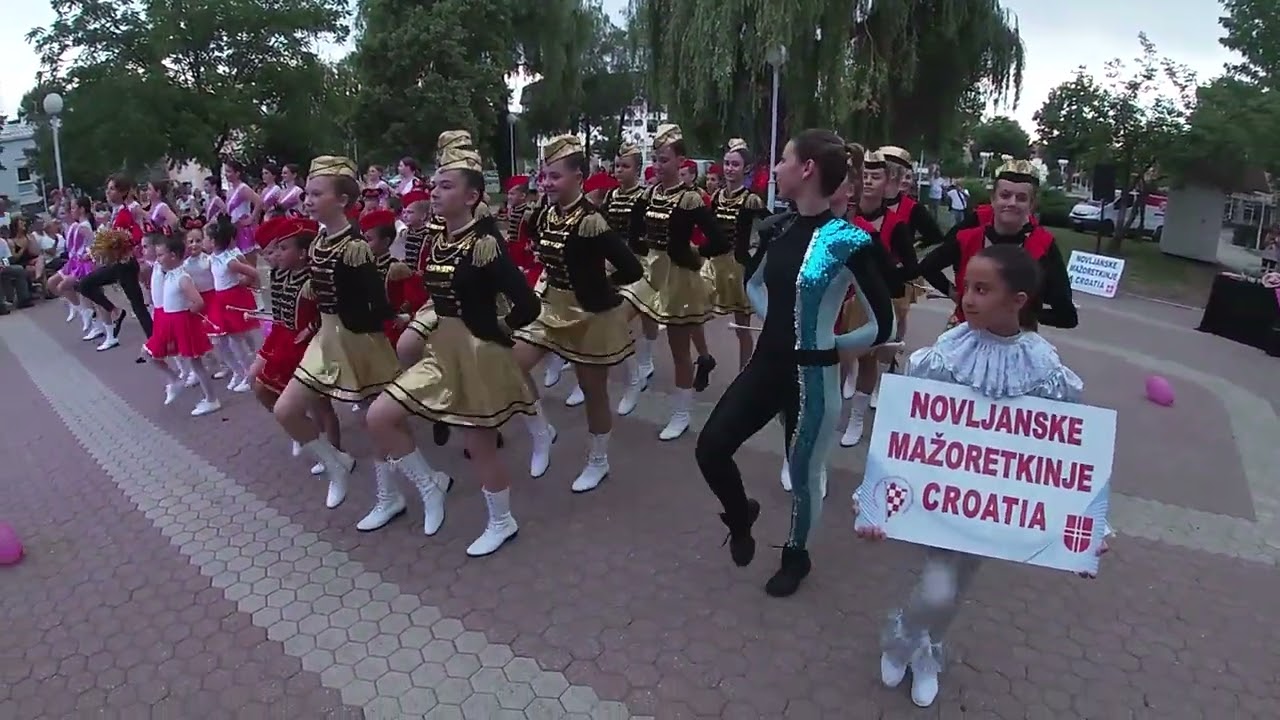 Novljanske mažoretkinje