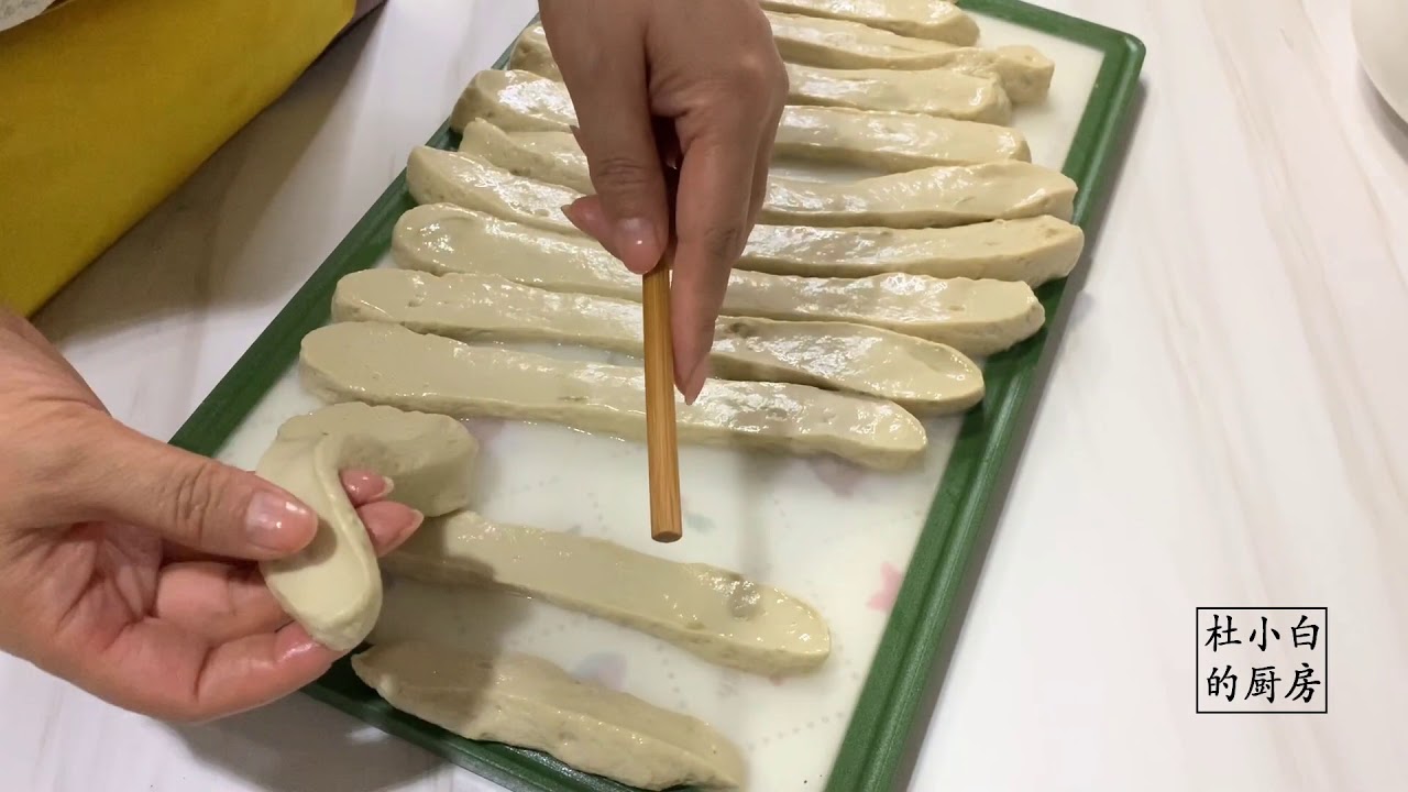 水面筋的价格也涨了，在家自制面筋卷，做着简单，吃着放心【杜小白的厨房】