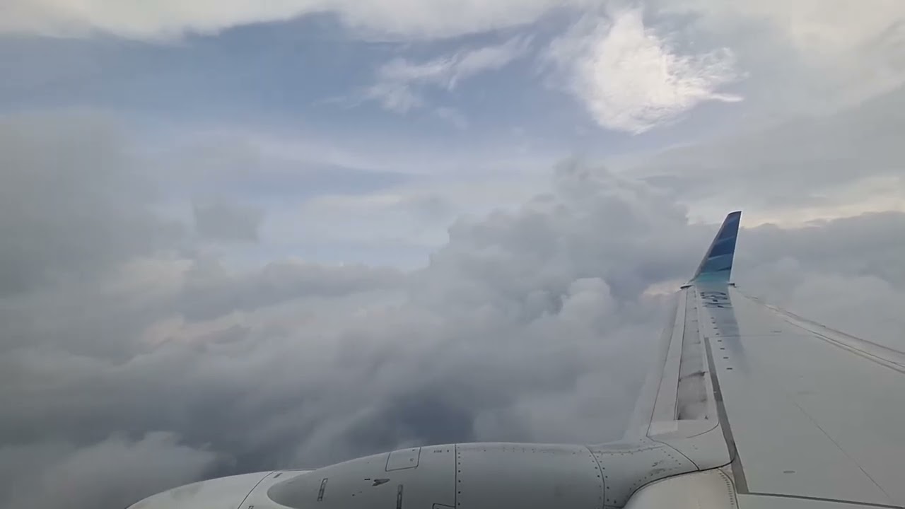 DI ANTARA GUMPALAN AWAN #awan #gumpalan #putih 