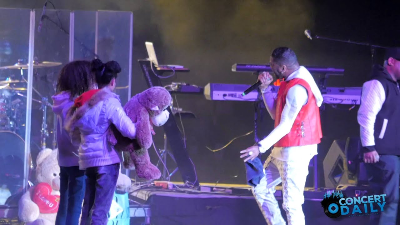 Ginuwine performs 