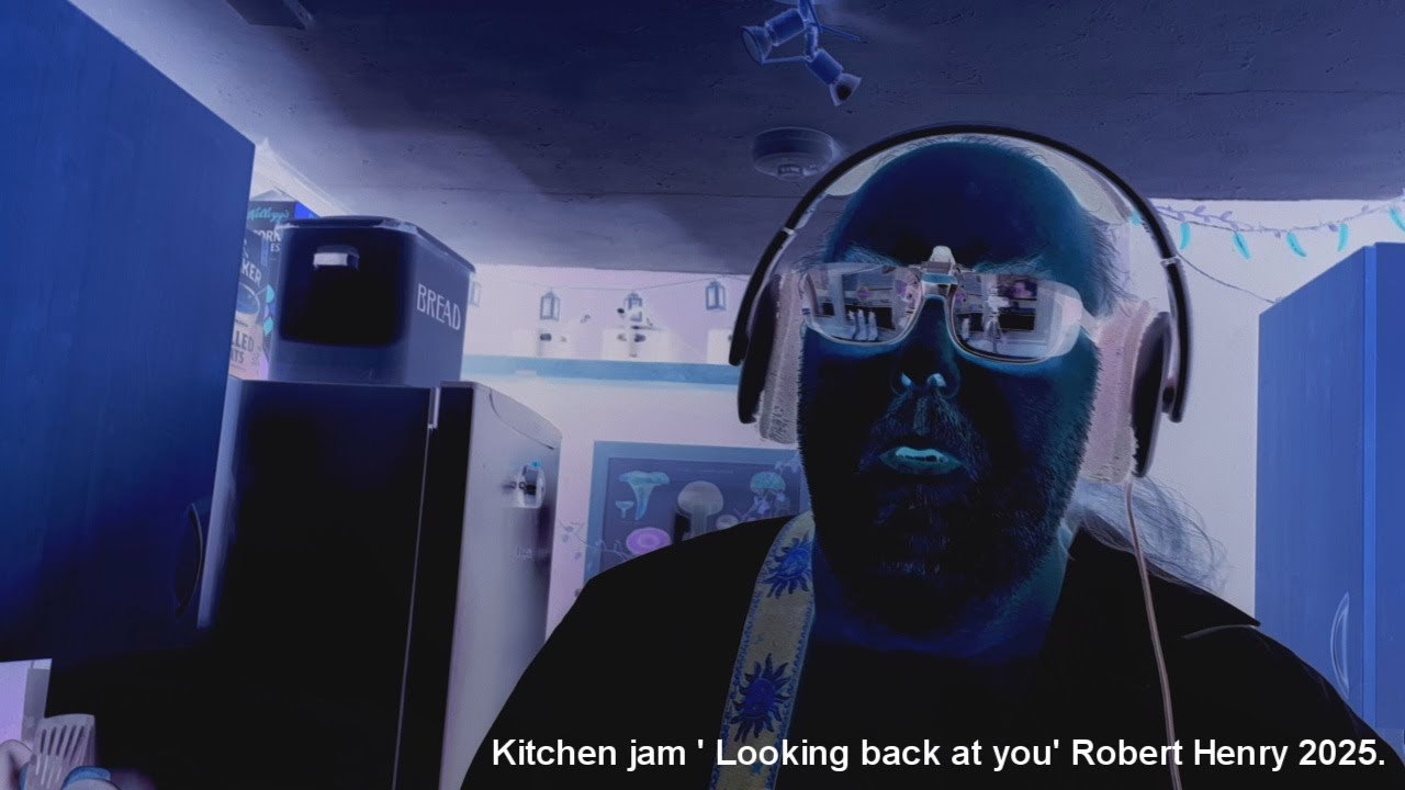 Kitchen jam 'Looking back at you'' (original song)