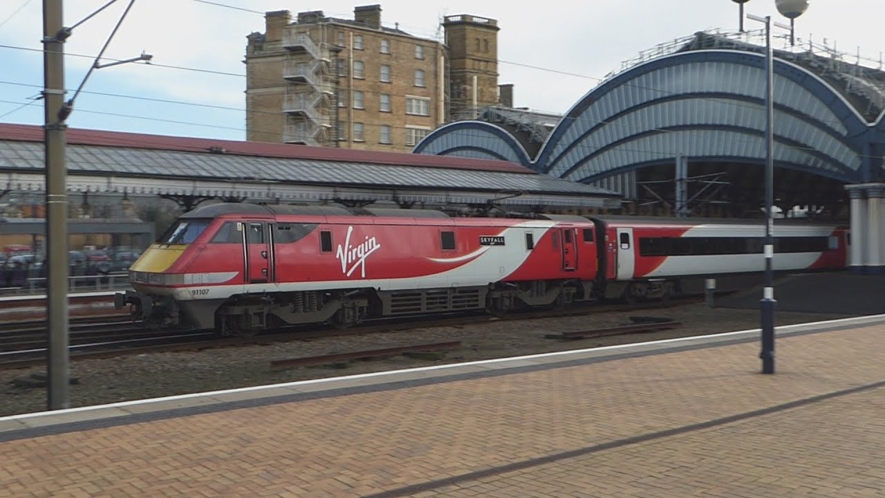 Virgin Trains East Coast 225s & HSTs at York (ECML)