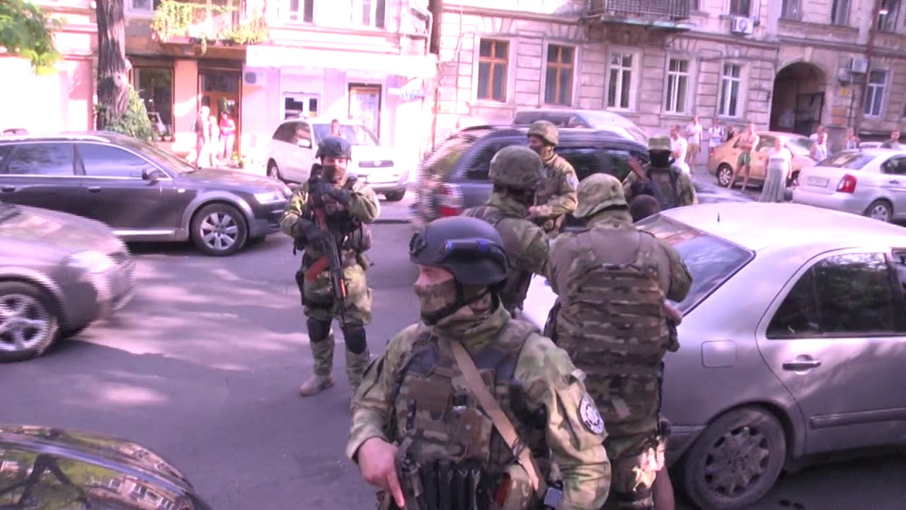Працівники поліції затримали іноземця, який штучно створював ДТП та вимагав у водіїв гроші