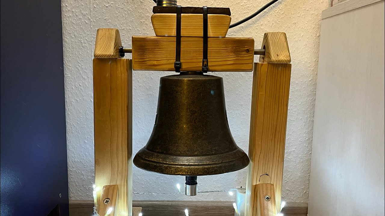Dreikleinfaltigkeitglocke mit Glocken der kath. Kirche St. Cornelius - Vollgeläute