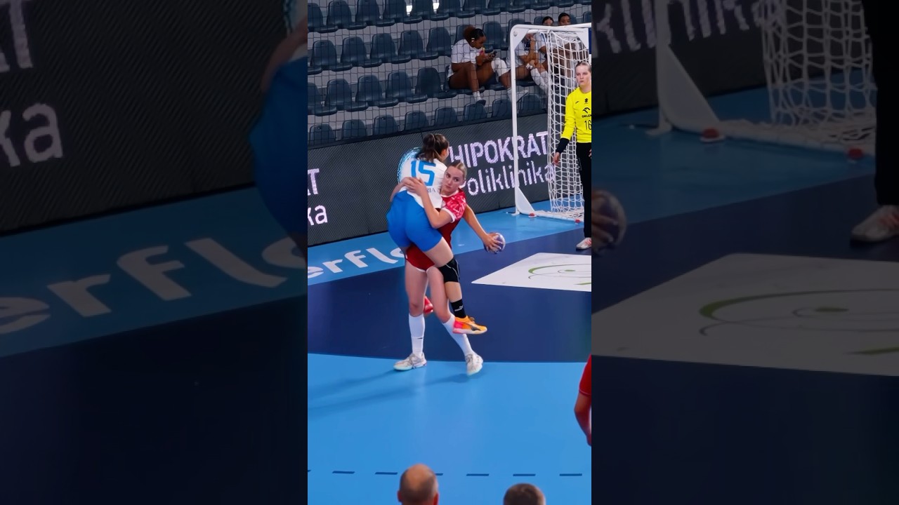 Respectful moment despite the foul 👏❤️ #handball #h&aring;ndbold #ehfeuro #yac
