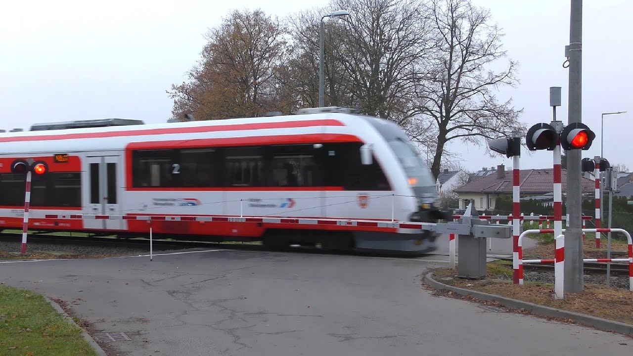 Przejazd kolejowy Szreniawa ul. Dworcowa | Railroad Crossing in Poland