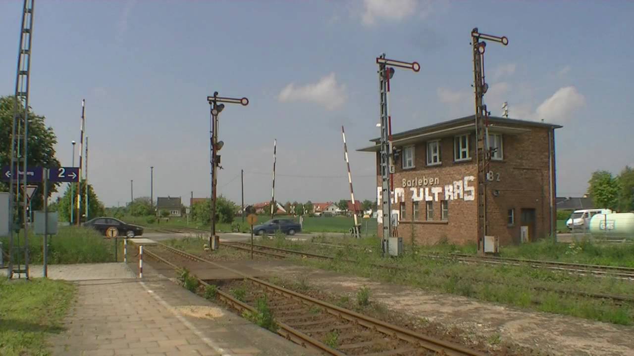 (HD) Bahnübergang 