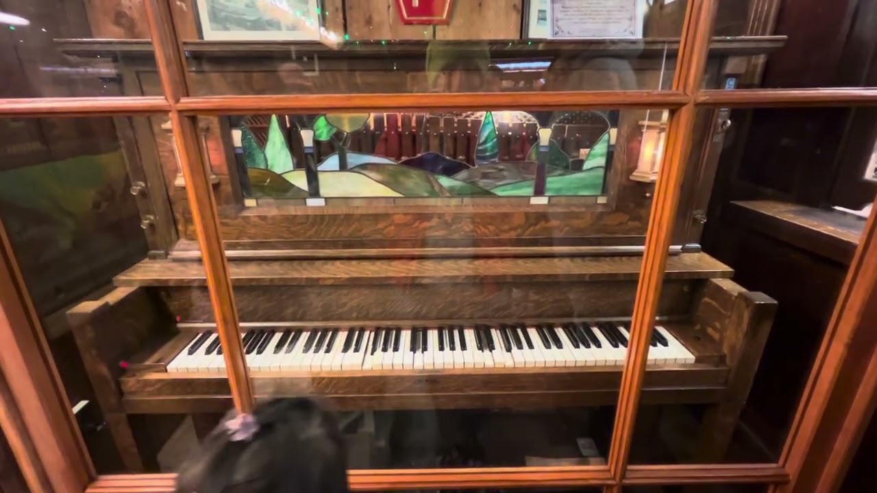 Storybook Land Nickelodeon Player Paino Playing Silent Night
