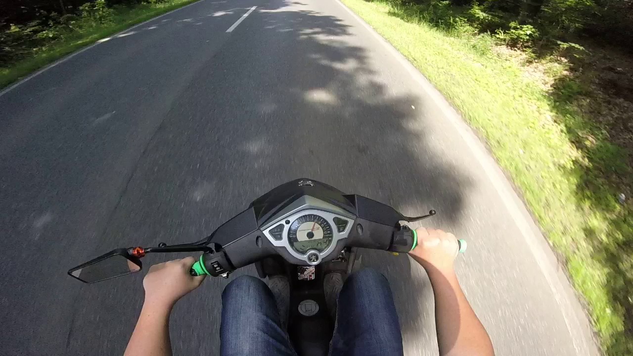 Drive back from School ;)  by Peugeot Speedfight3