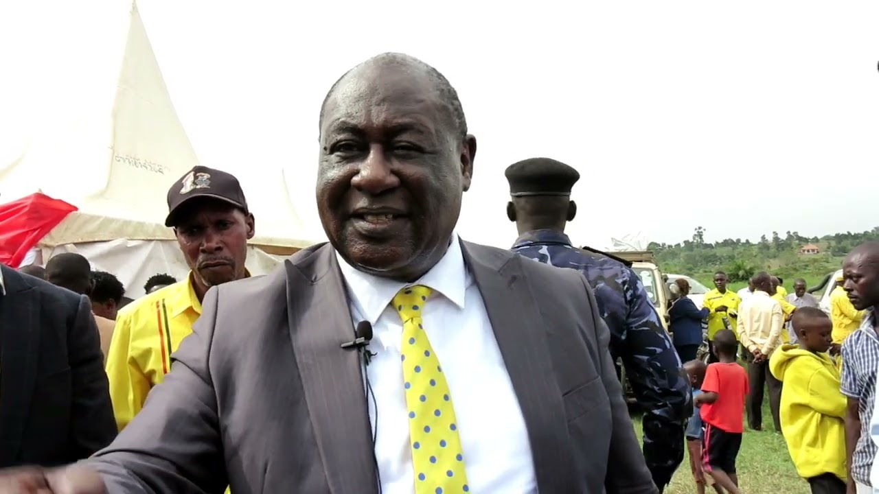 Abatuuze abasaba mu 200k ku byalo 7 baweredwa ebyapa, Hon mayanja/ Min of lands
