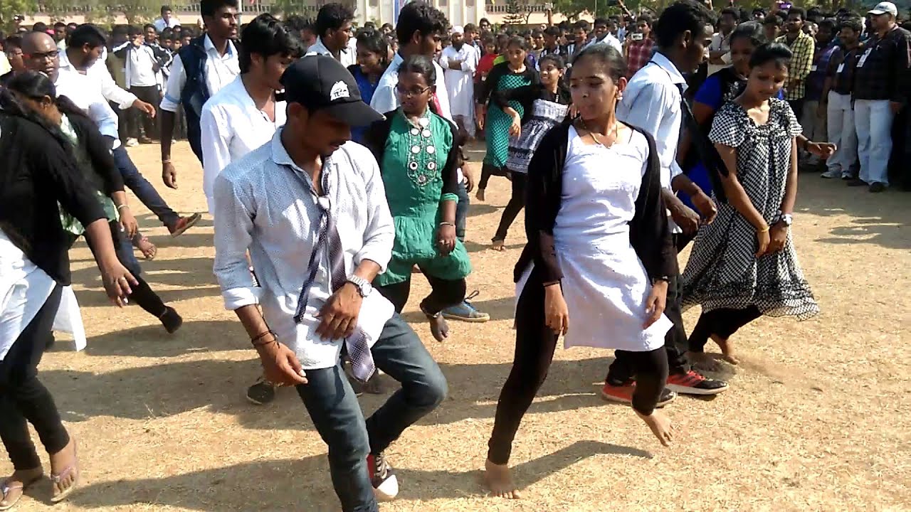 Bapatla engineering college bectogon(2k16) flash mob