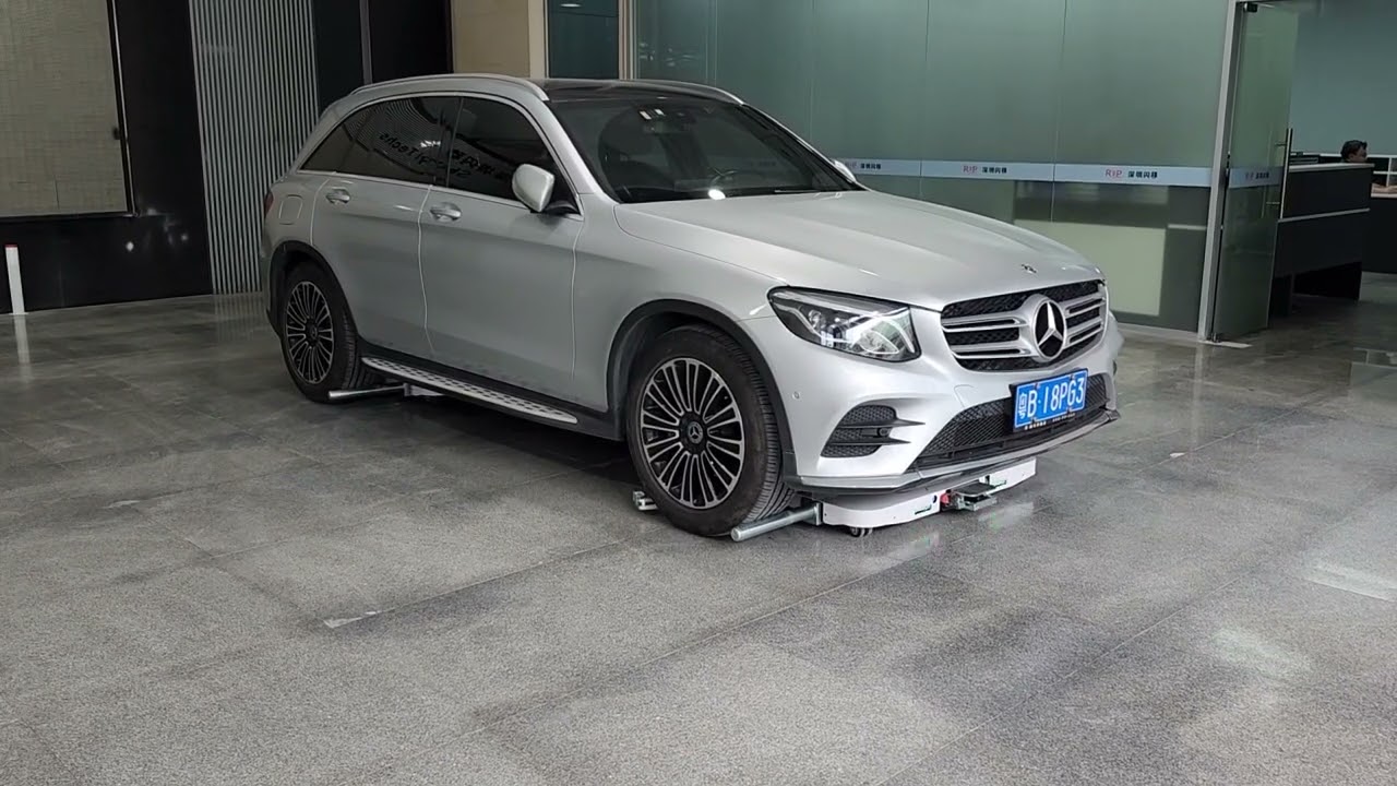 車両搬送ロボット / 車両の横方向から進入、搬送する機能も確認。Valet parking robot now available entering into the side of vehicle!