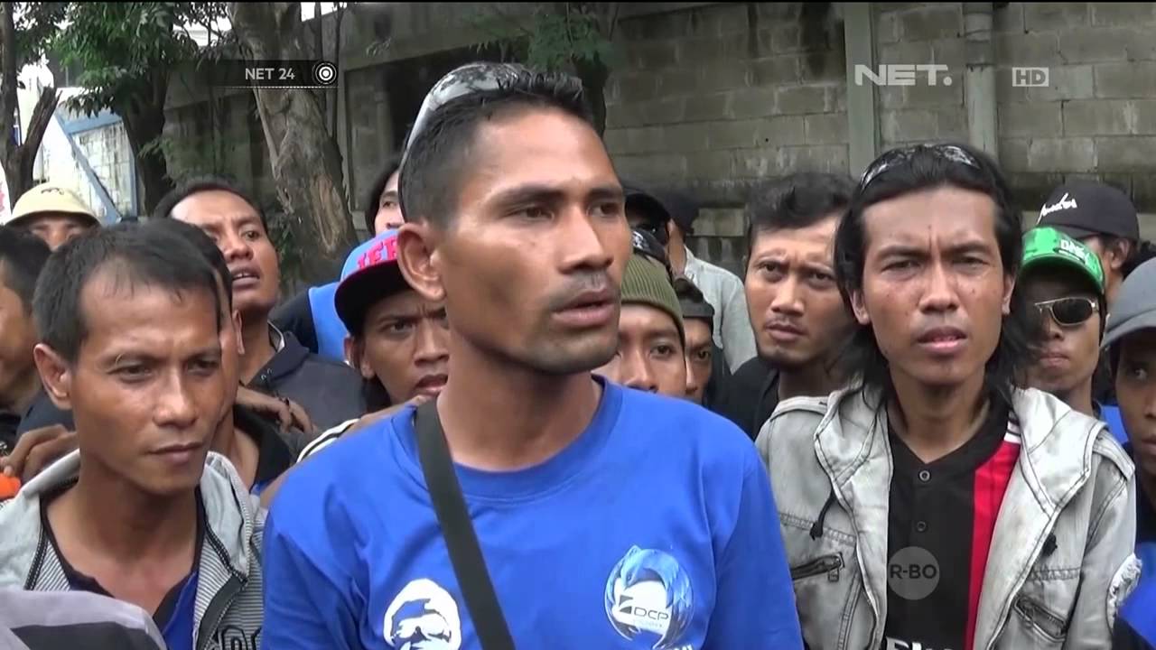 Demo ratusan buruh pabrik di Surbaya berakhir ricuh - NET24