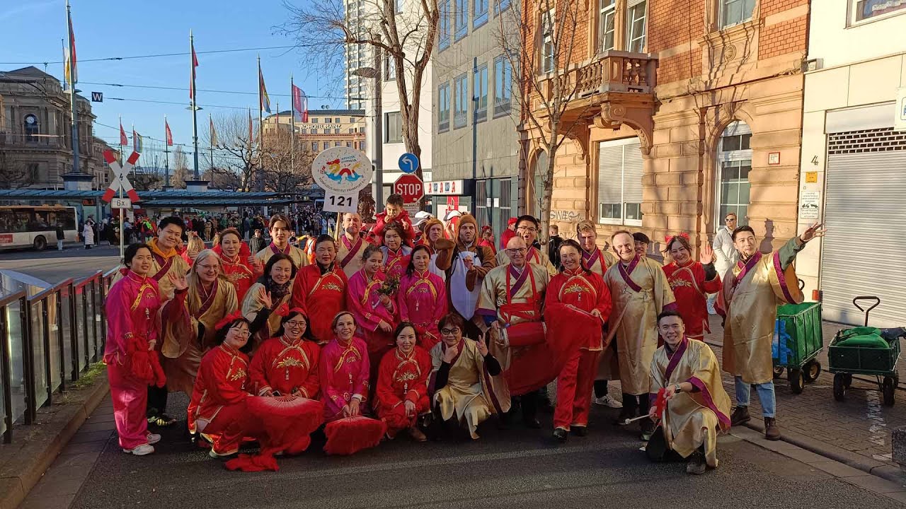 Meenzer Chinese auf dem Rosenmontagszug 2023