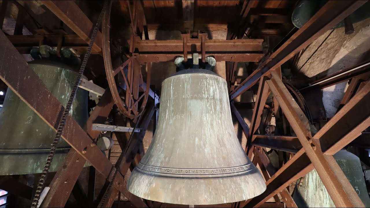Altbessingen (MSP) Die Glocken der kath. Pfarrkirche Mariä Himmelfahrt & St. Ägidius (Turmaufnahme)