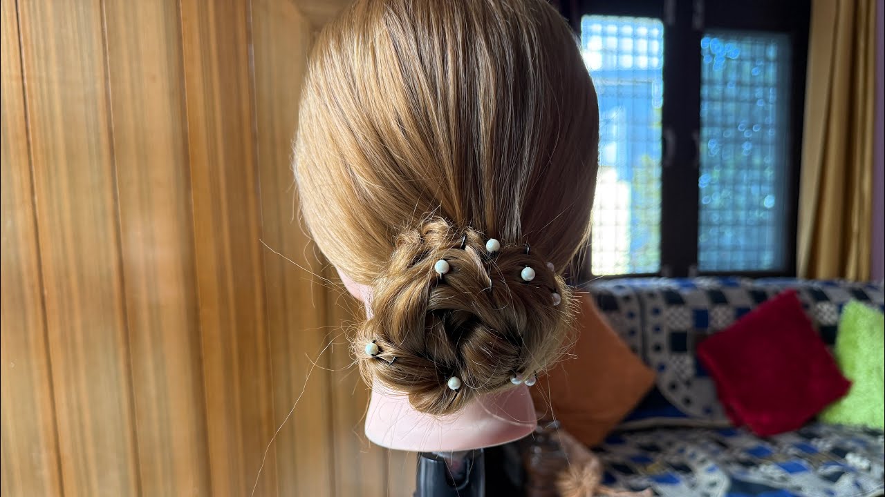 Простой видеоурок по созданию низкой прически-пучка | Пучок с жемчугом для свадьбы и вечеринки | ...