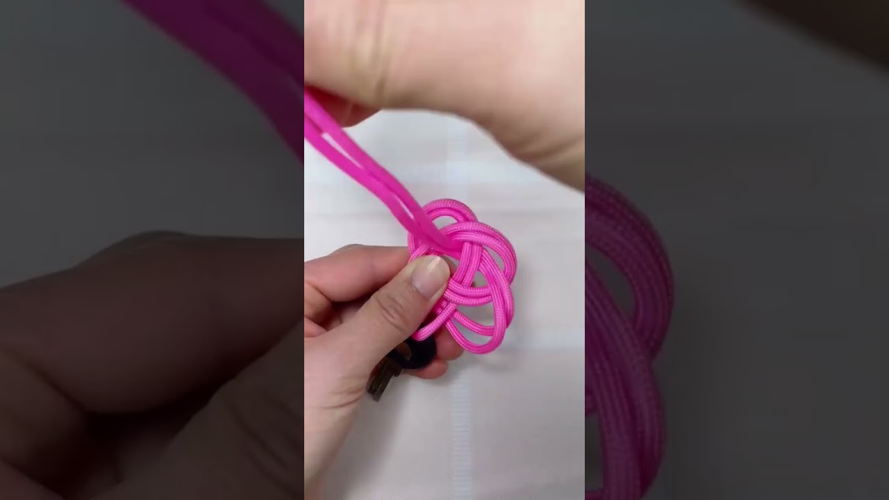 how to make a keychain round knot  📿  #shorts #youtubeshort #paracord #keychain #knots