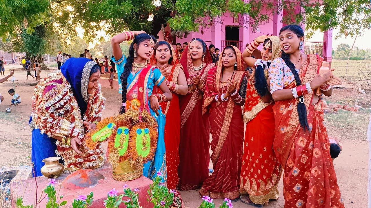 बियाह के ककन छोड़ाने में,देखिये गांव की औरतों का अनोखा डांस कंपटीशन।|Gawar Bhauji Priti Singh Comedy