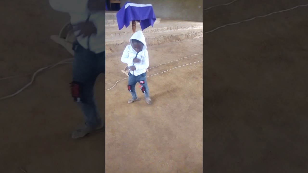 Mtoto wa mjini ana dance yuko bull bull