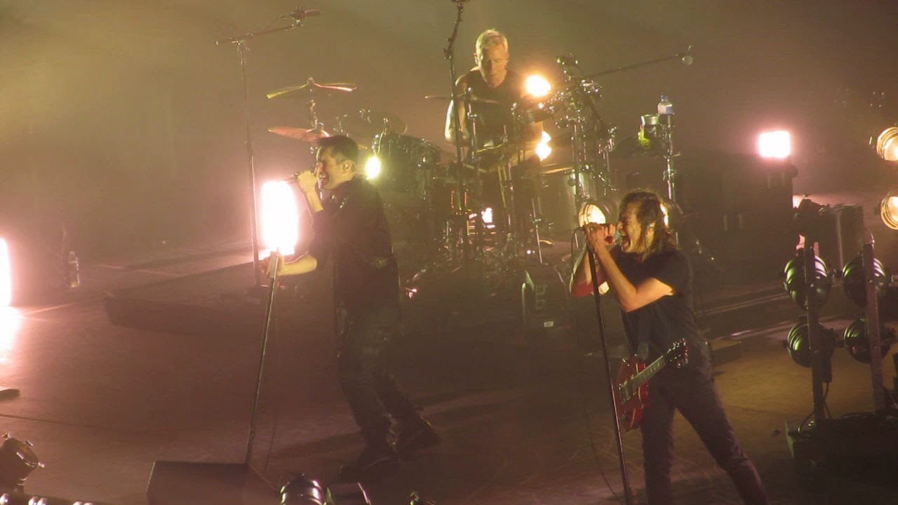 Nine Inch Nails - I'm Afraid Of Americans - Live at TD Garden