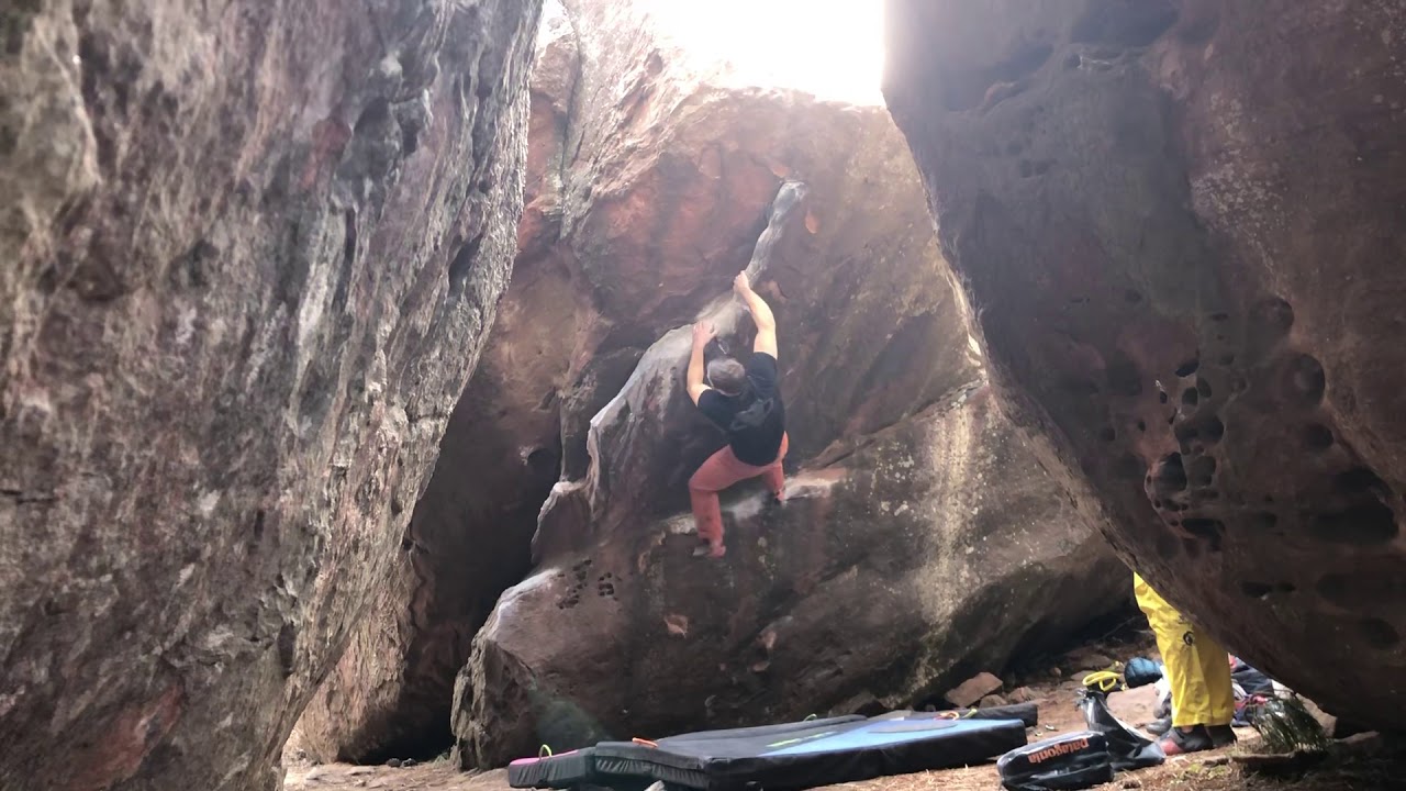 Albarracin Bouldering: Gorillas 7a