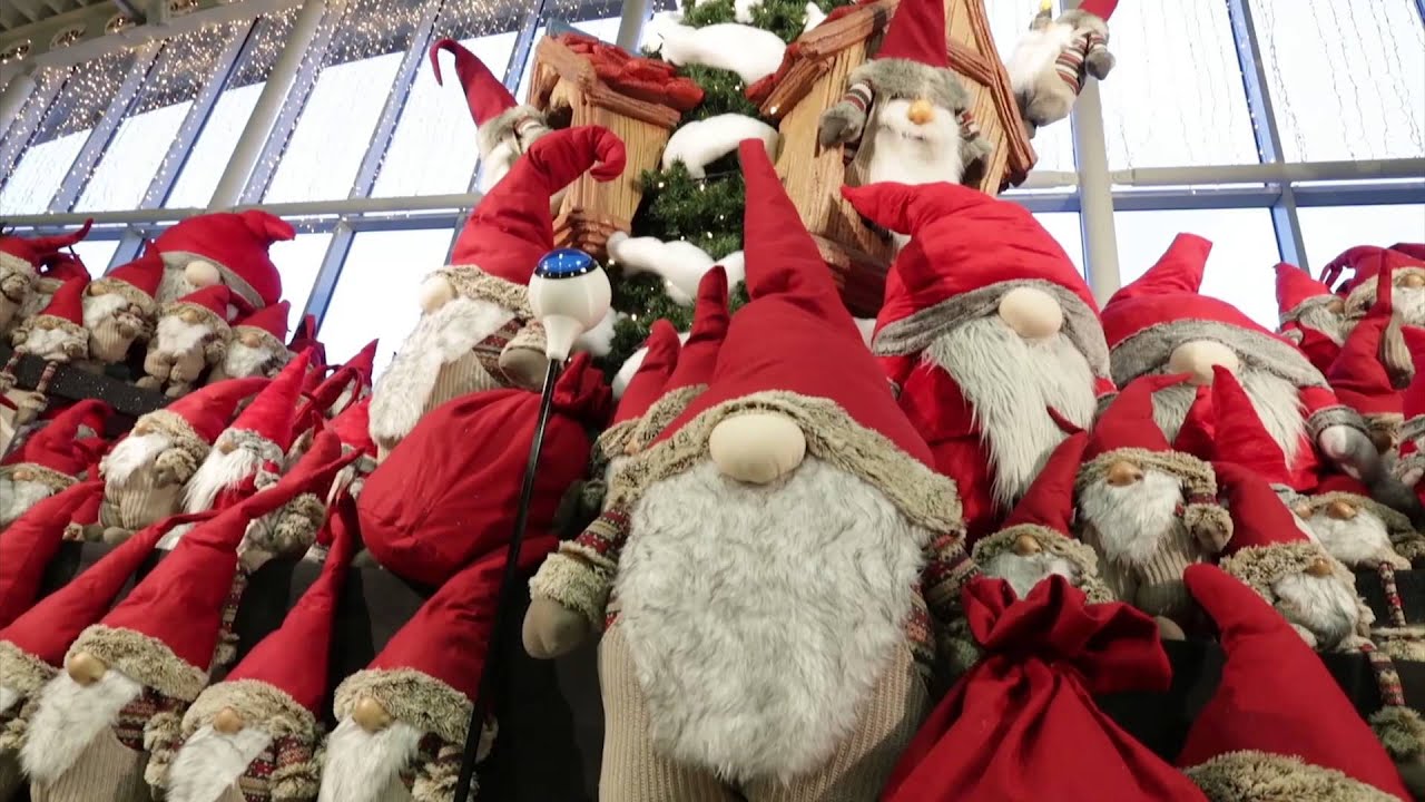 Hayes Garden World Singing Gonk Christmas Tree