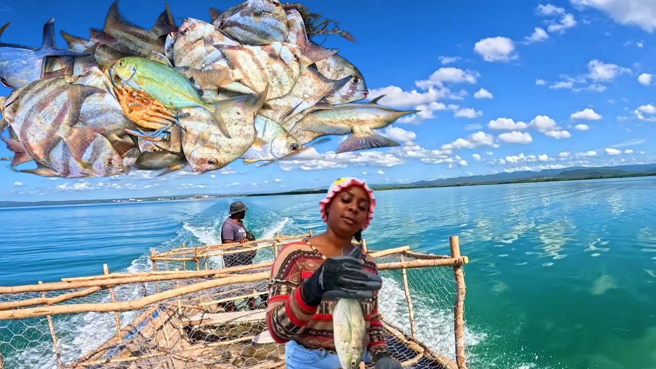 UNEXPECTED SPADE FISH CATCH, MY WIFE IS SO LUCKY AT SEA‼️