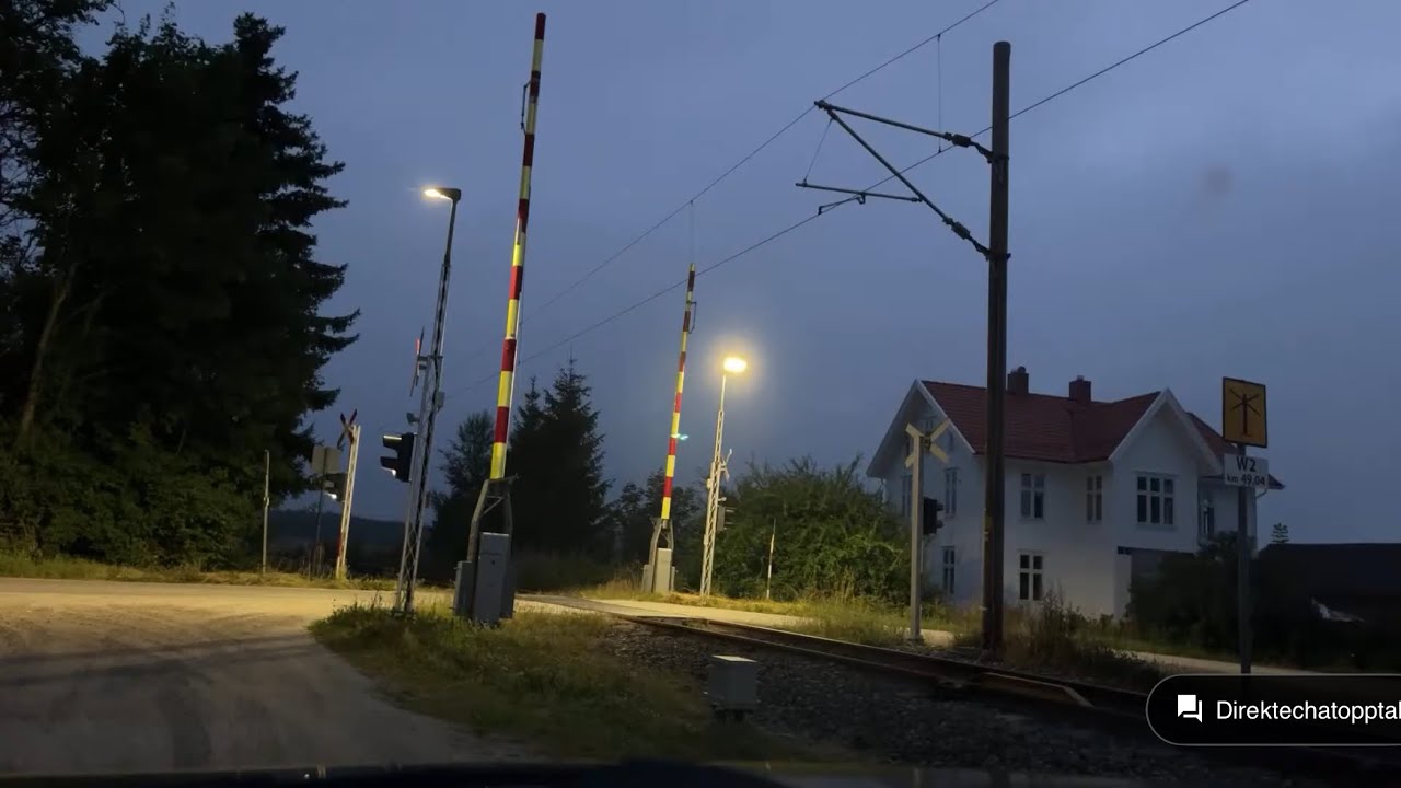 Random Railroad crossing Live 57 (will we see any trains tonight…?)