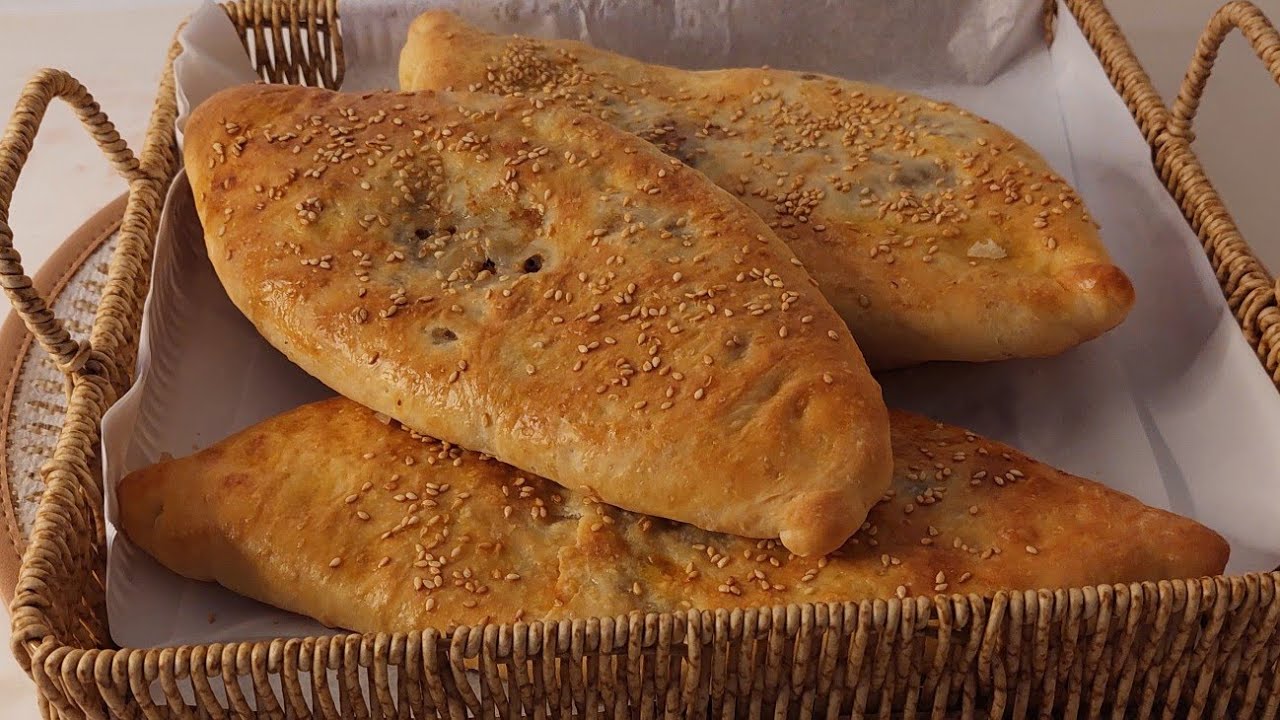 فطيره بحشوة اللحم المفروم 