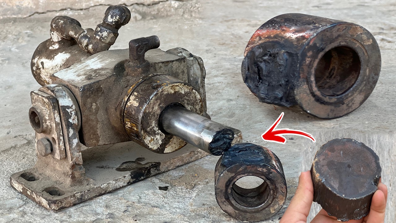 A Man Skill Full Repaire A Badly Demajed Universal Huadralic Jack Due To Hevy Load
